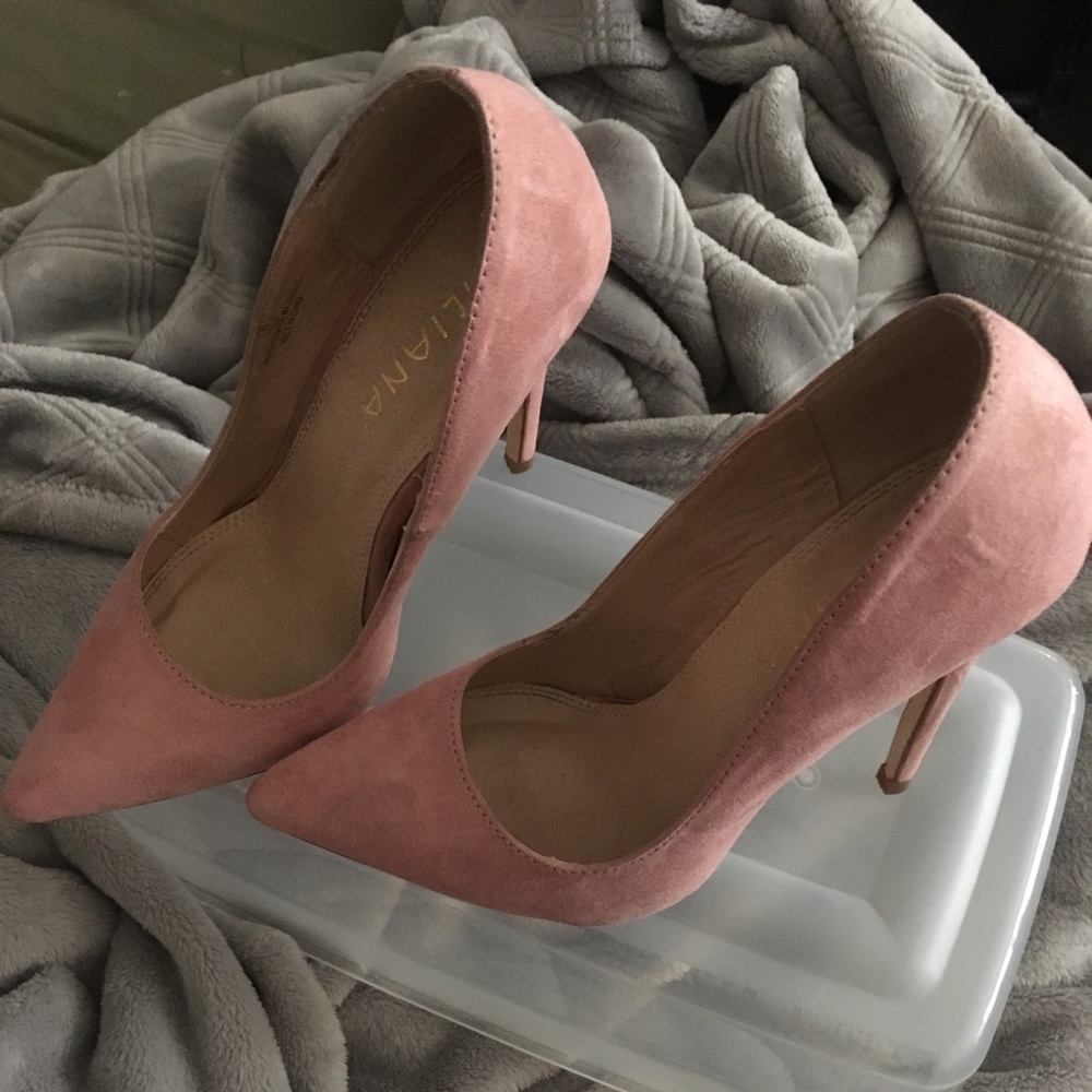 Pink Pointed Pumps